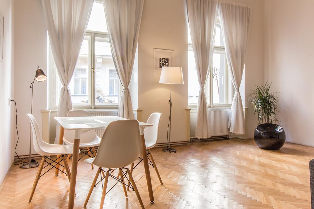 Mighty Prague Apartments Truhlarska Екстер'єр фото