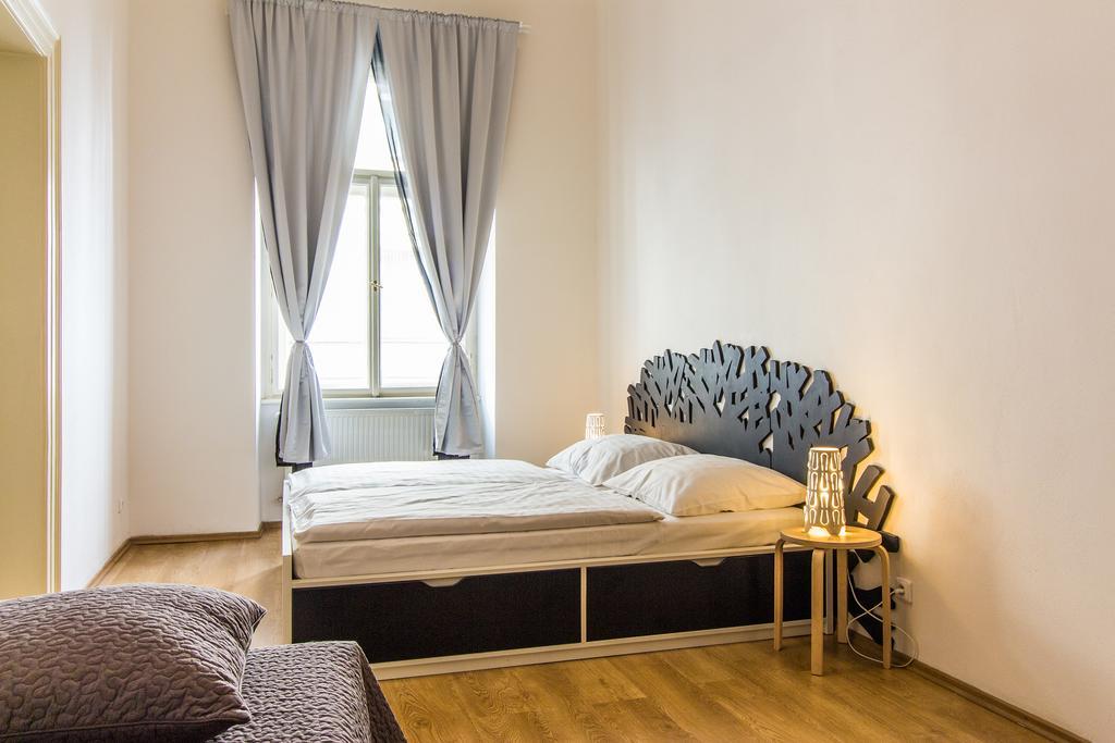 Mighty Prague Apartments Truhlarska Екстер'єр фото