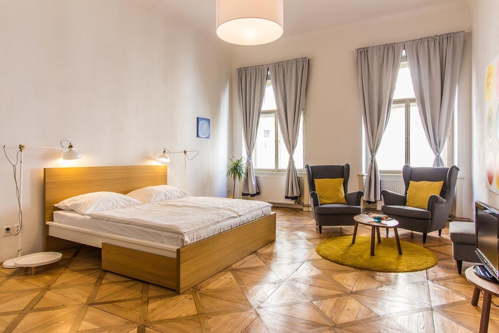 Mighty Prague Apartments Truhlarska Екстер'єр фото