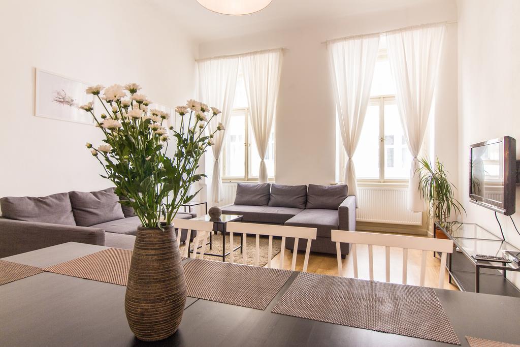 Mighty Prague Apartments Truhlarska Екстер'єр фото