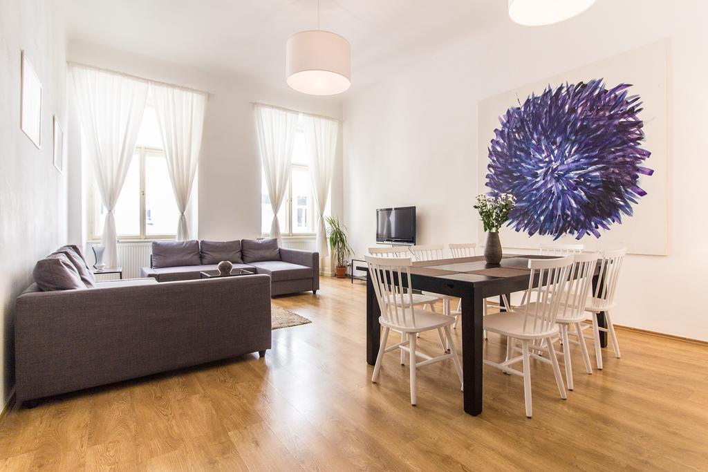 Mighty Prague Apartments Truhlarska Екстер'єр фото